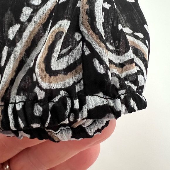 WHBM - Pullover Silky Blouse With Chain Paisley Print.  Has 3/4 Split Sleeves - Picture 6 of 10